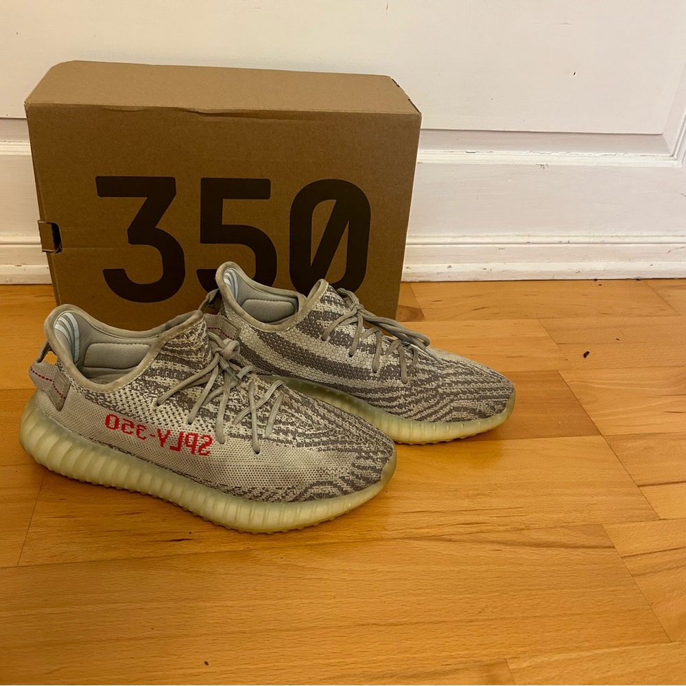 Yeezy 350 Men’s Sneaker Size 8
